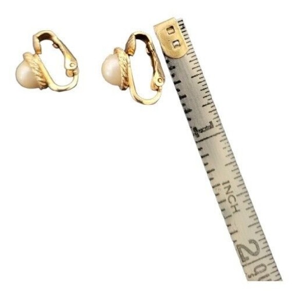 Vintage Faux Pearl Gold Tone Clip-on Earrings - Picture 3 of 3